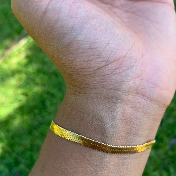 *SOLD*Snake chain Bracelet - Picture 2 of 3